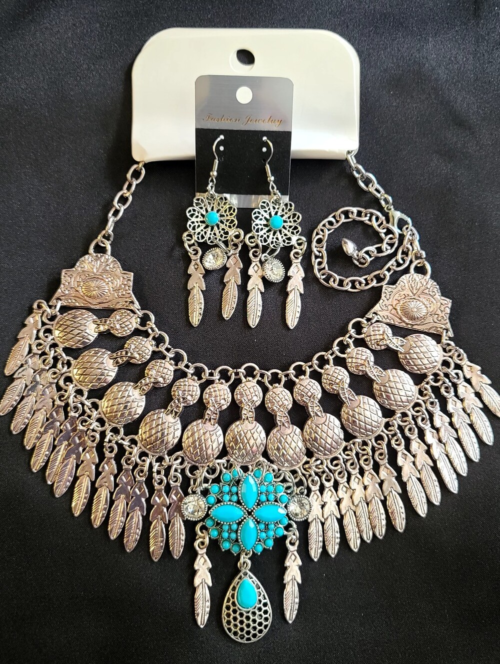 New Necklace & Earrings Match Set